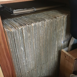 中古ダンボール　１枚50円で　70枚ぐらいありますの画像