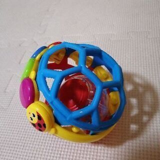赤ちゃんのガラガラ音がでるオモチャ2つセットです。
