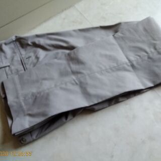 試着のみ ユニクロ感動パンツ ベージュ７９Ｘ８５の画像