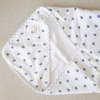 授乳クッション1点ルルジョ月齢フォトセット1点おくるみ2点セレモニードレス用帽子1点おもちゃ5点の画像