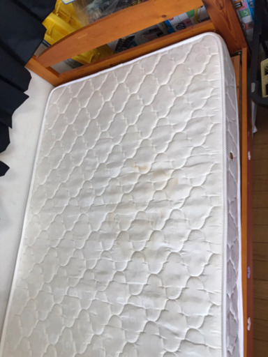 お話し中。シングルベッド