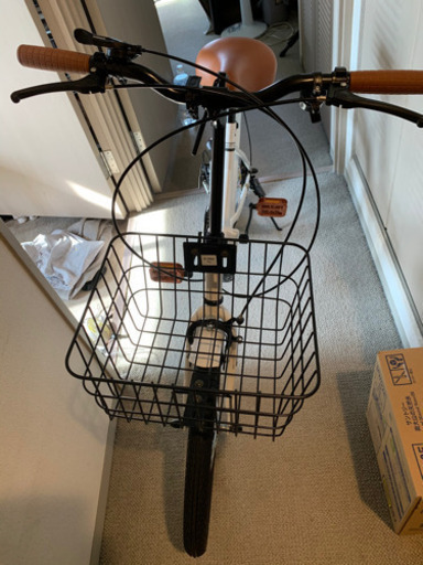 ただいまお取引中です。折りたたみ自転車　20インチ　ホワイトパール　ギア付き