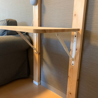 壁に設置できる折りたたみデスクの画像