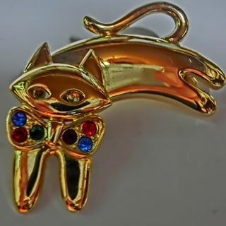 ★揺れるピンブローチ3種ゆらゆら揺れます。（猫、カニ、ピエロ）装飾入り★👉お手数をおかけします、プロフィ―ル必読です。の画像