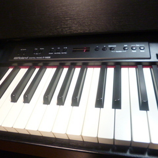 ROLAND F-140R 中古 2015年製 椅子付き
