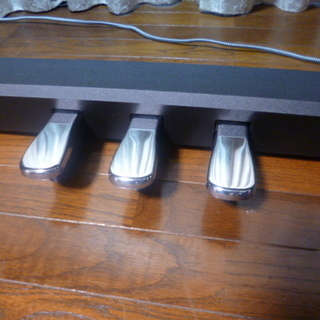 ROLAND F-140R 中古　２０１５年製 椅子付きの画像