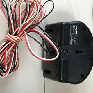 ONKYO  スーパーウーハーとSANYO  サラウンドスピーカーの画像