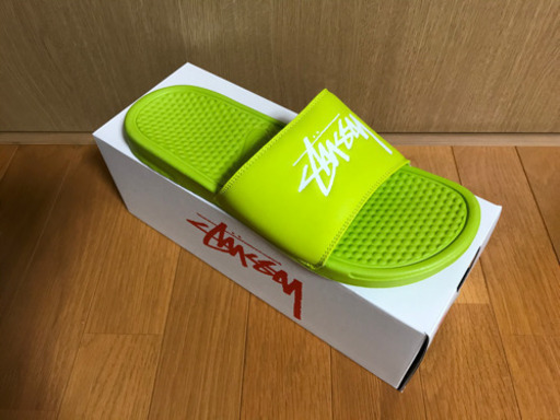 ステューシー × ナイキ ベナッシ スライド 