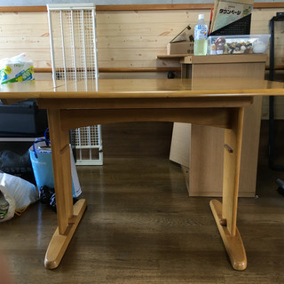 長さを変えられるテーブルの画像