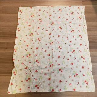 ベビー掛布団(厚)(薄)2枚、Afternoontea苺柄&ぞう柄掛け布団カバーの画像