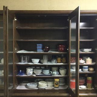 大型食器棚ですの画像