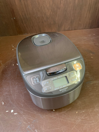 111☆ シャープ　5.5合炊き　炊飯器　2015年製　ジャー炊飯器　動作確認済み！