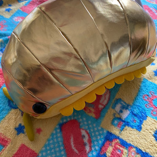 大掃除中 金ピカ でっかいダンゴムシ