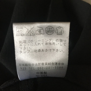 パンツスーツ黒の画像