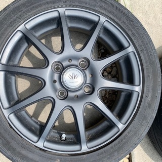 14インチ、アルミホイールタイヤ付きの画像