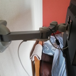 24型フルハイビジョン　TV　PC用アーム付き。の画像