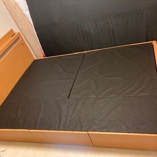 ダブルベッドの画像