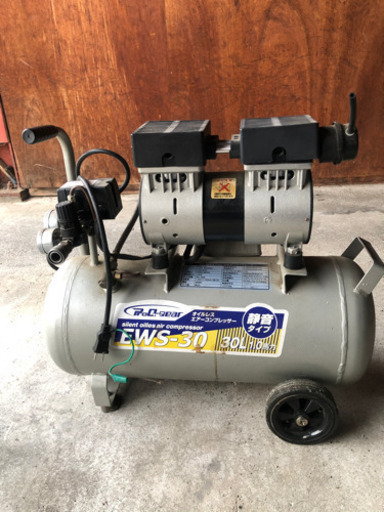 静音オイルレスコンプレッサー30Lとインパクトレンチ