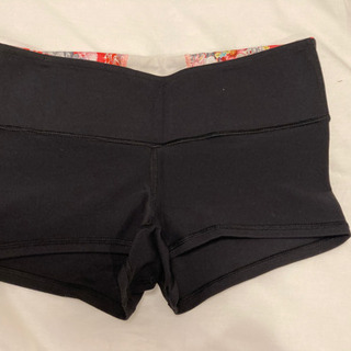 【無料】Lululemon ショートタイツ