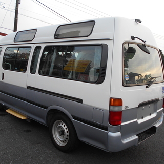 ジモティー限定！ガソリン100ℓプレゼント☆自社ローンあり☆福祉車両10人乗り🍀エブリーオート本店☆トヨタ☆ハイエースコミューター☆車いす２台固定・電動リフトストレッチャー付き！10人乗り☆2400ｃｃ☆の画像