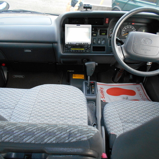 ジモティー限定！ガソリン100ℓプレゼント☆自社ローンあり☆福祉車両10人乗り🍀エブリーオート本店☆トヨタ☆ハイエースコミューター☆車いす２台固定・電動リフトストレッチャー付き！10人乗り☆2400ｃｃ☆の画像