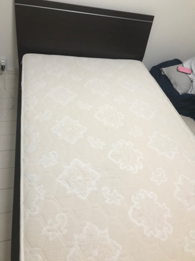 セミダブルベッド マニフレックス