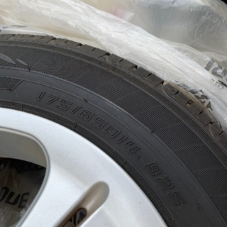 夏タイヤ、アルミホイール付き４本の画像