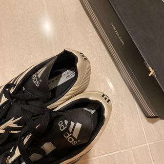 フットサルシューズadidas 27.5cmの画像
