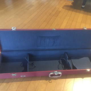 三味線とハードケースの画像