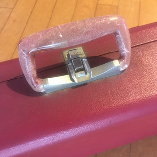 三味線とハードケースの画像