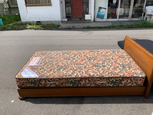 シングルベット　フレーム付き