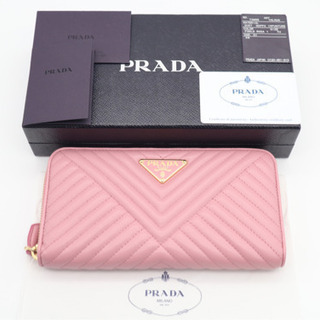 《PRADA/ロゴプレート ナッパ インプントゥーレ》Sランク ピンク 未使用品