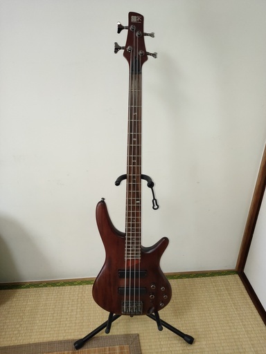 美品エレキベースと備品セット！（今日で最終日にします。）