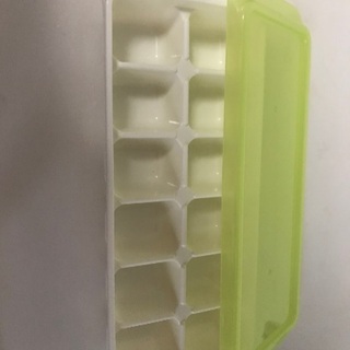 ふた付き冷凍トレー