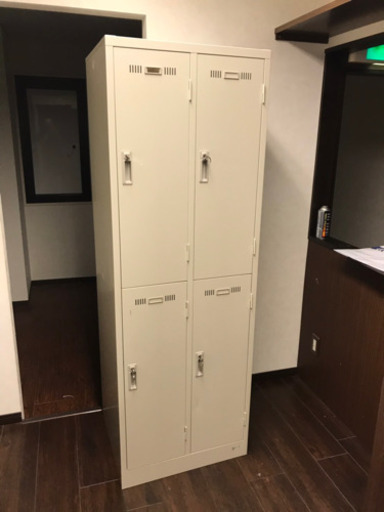 ４人用ロッカー/鍵付き