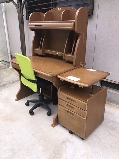 ☆彡オカムラジュニアデスク!!学習机!!勉強机!!中古品傷あり現状!!お引き取りできる方希望!!