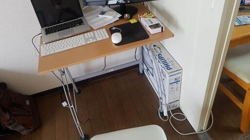 コンピューターテーブル