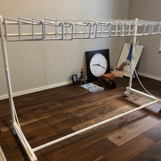 スラックスハンガー