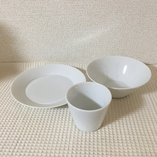 シンプルな食器　ペアセット　の画像
