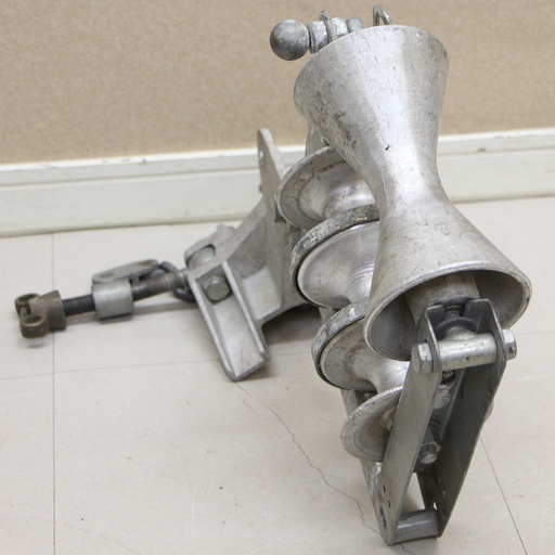 ケーブル布設工事用機材 金車 3連+1? 朝日金属精工②(HD769wY)