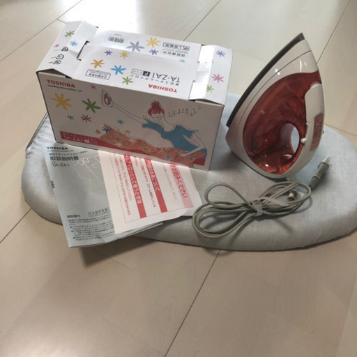 キレイ✨TOSHIBAスチームアイロン、アイロン台セット