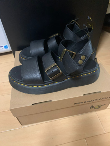 ドクターマーチンのサンダル