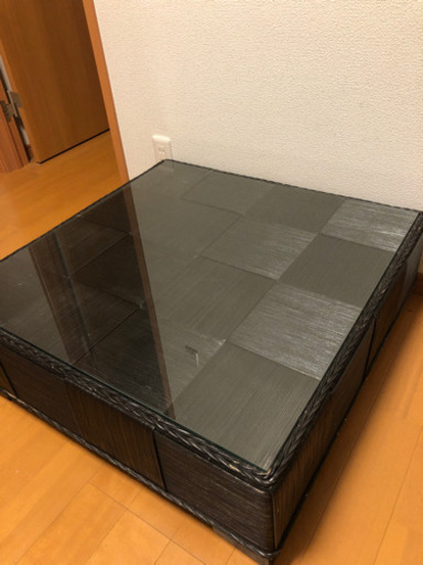 【値下げしました】スクエア　ガラステーブルです
