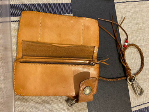 レッドムーン　革財布
