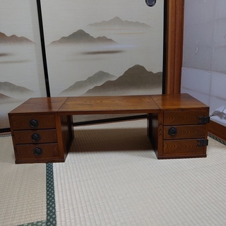 小机にもなる棚 工芸品