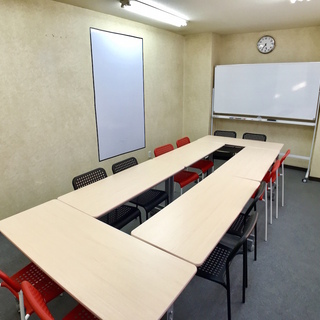 片町香林坊交差点徒歩1分で１時間1,200の貸し会議室。12名着席可能で備品利用無料。 - 短期賃貸