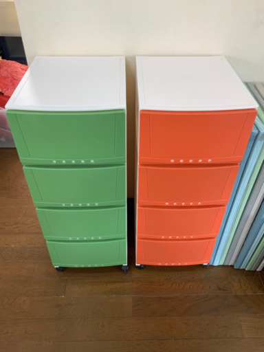 プラスチックケース　緑とオレンジ　キャスター付きです★　1個1200円　中古^_^