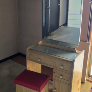 ☆差し上げます☆ 鏡台　収納イス付きの明るい木目調