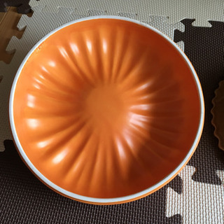 カボチャ型入れ物の画像