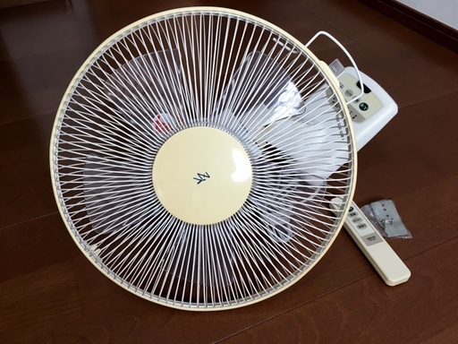 壁掛け扇風機（リモコン・取り付け金具付き）